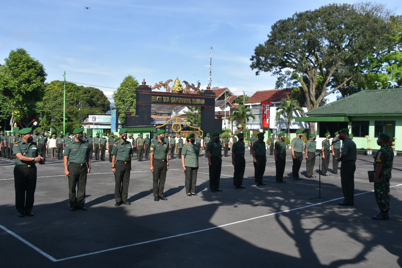 Danrem 073/Makutarama Pimpin Langsung Apel Pagi Anggota Makorem. Ada apa..?